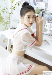 甜美學生妹校服私影